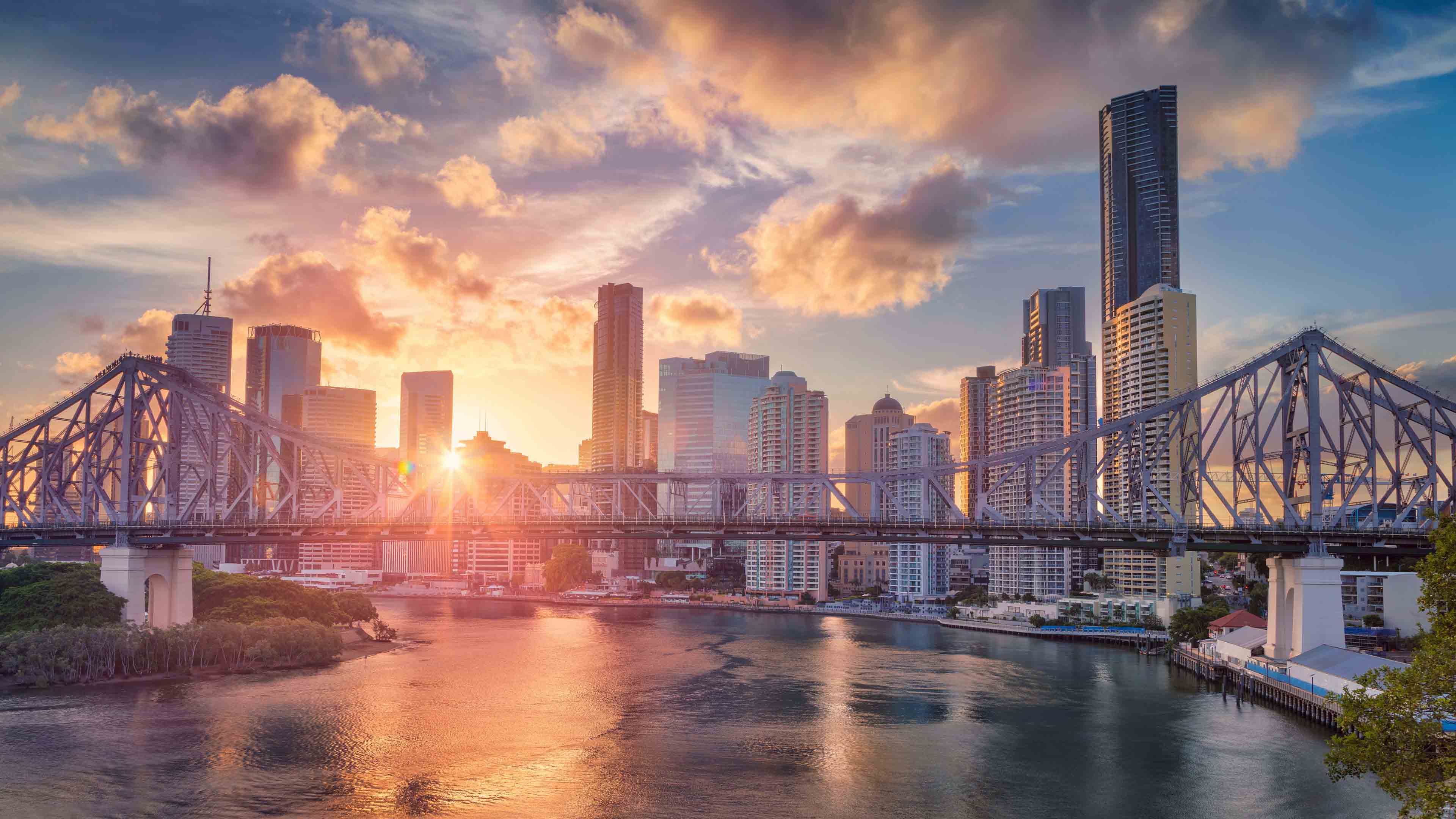 Cityscape of Brisbane skyline with Story bridge